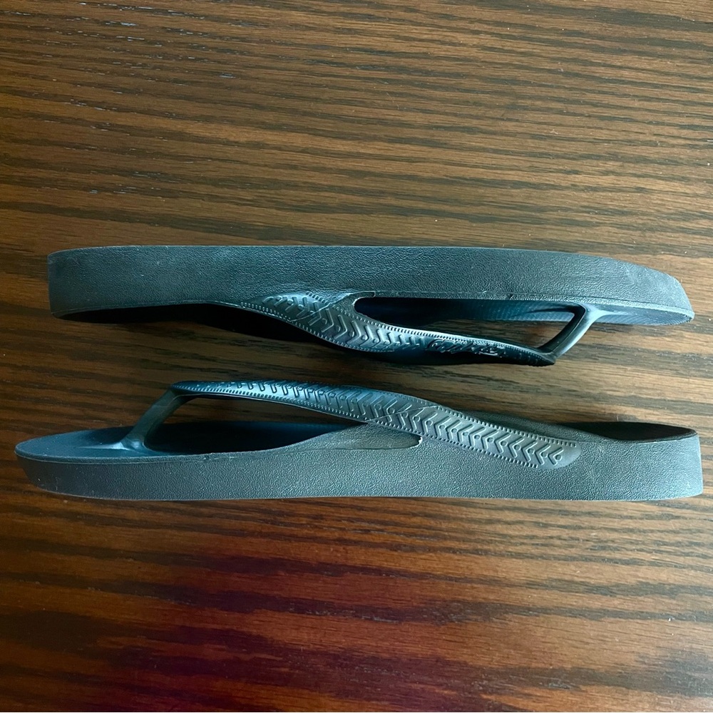 Archie’s Arch Support Black Flip Flop Sandals - Picture 7 of 7